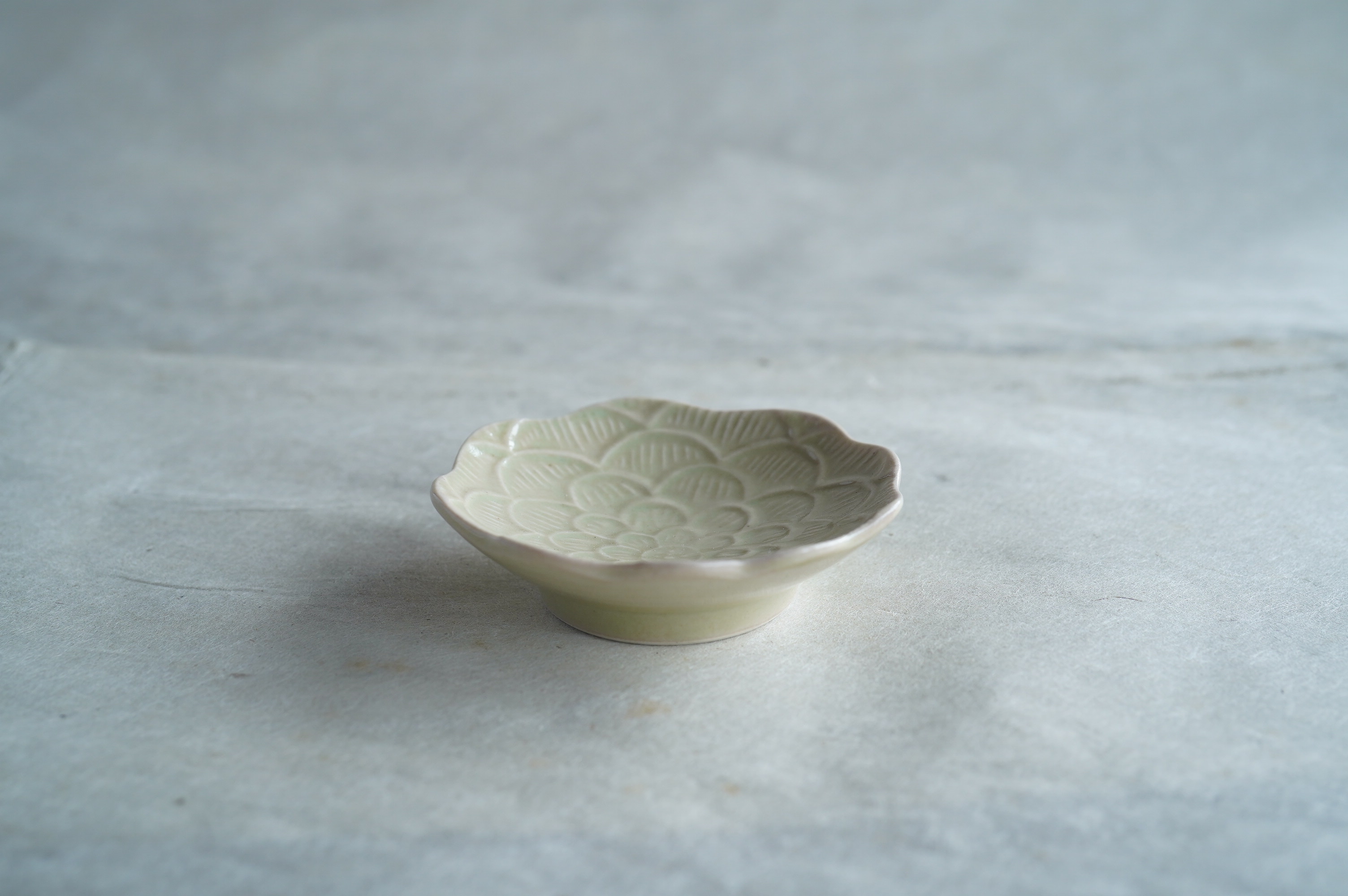 牡丹文豆皿/もえぎ