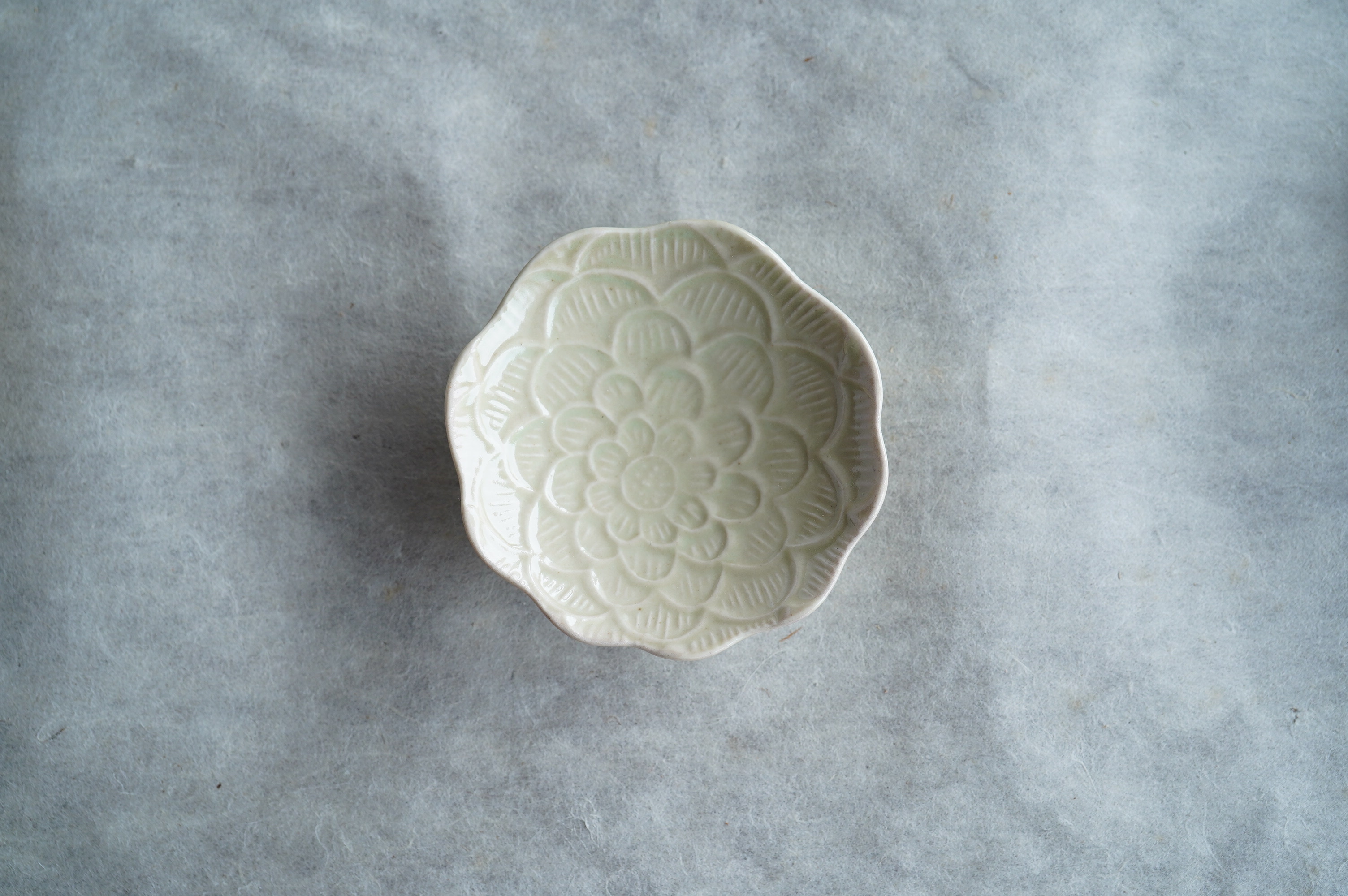 牡丹文豆皿/もえぎ