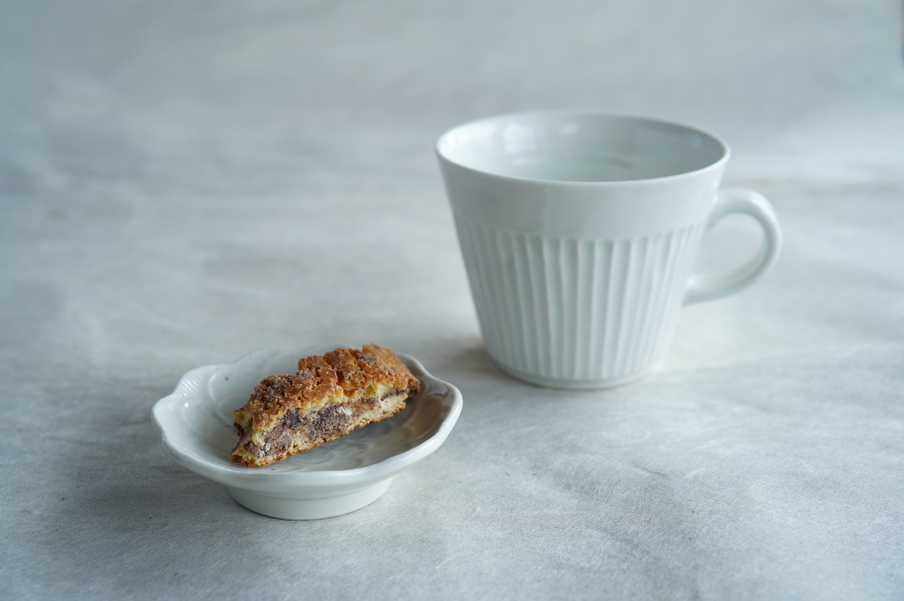 牡丹文豆皿/白磁